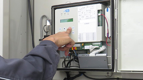 電気点検の様子